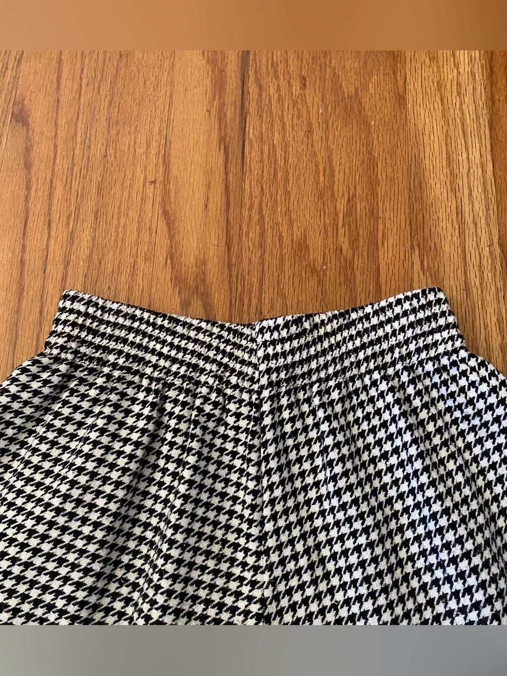 MonnaLisa Italy Black and White Houndstooth Pleated Shorts With Gold Trim - Picture 5 of 7